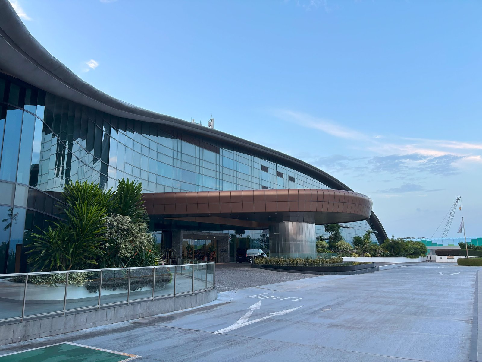 Dusit Thani Laguna Singapore — backstory