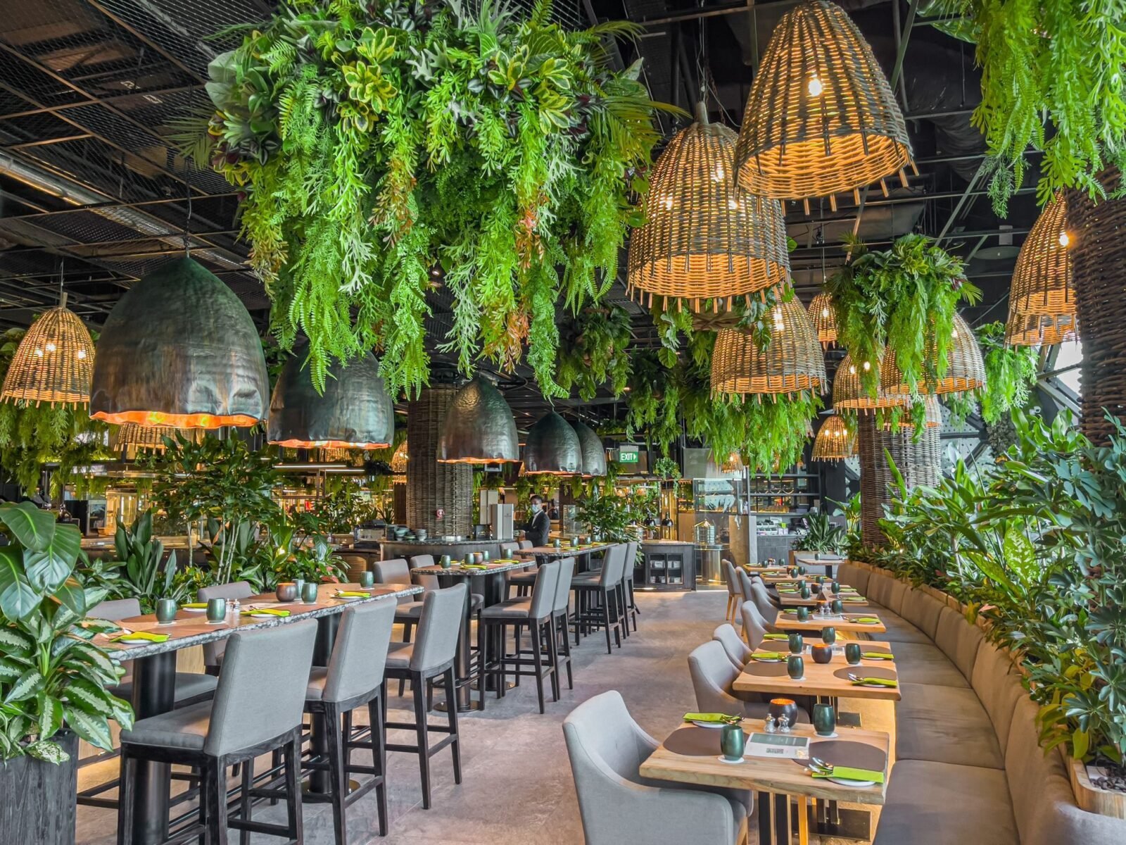 Dusit Thani Laguna Singapore — eat & drink