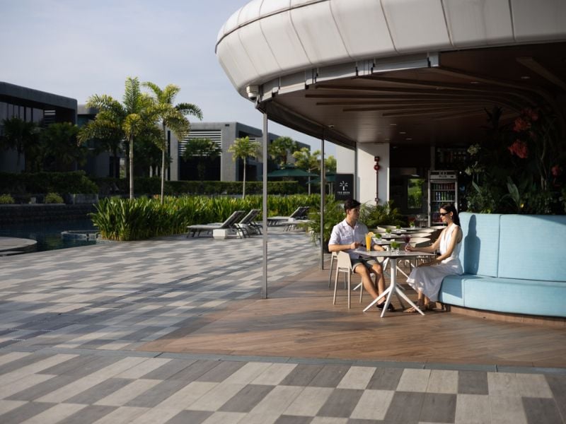 Dusit Thani Laguna Singapore, at the table