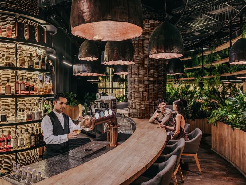 Dusit Thani Laguna Singapore, legends bar