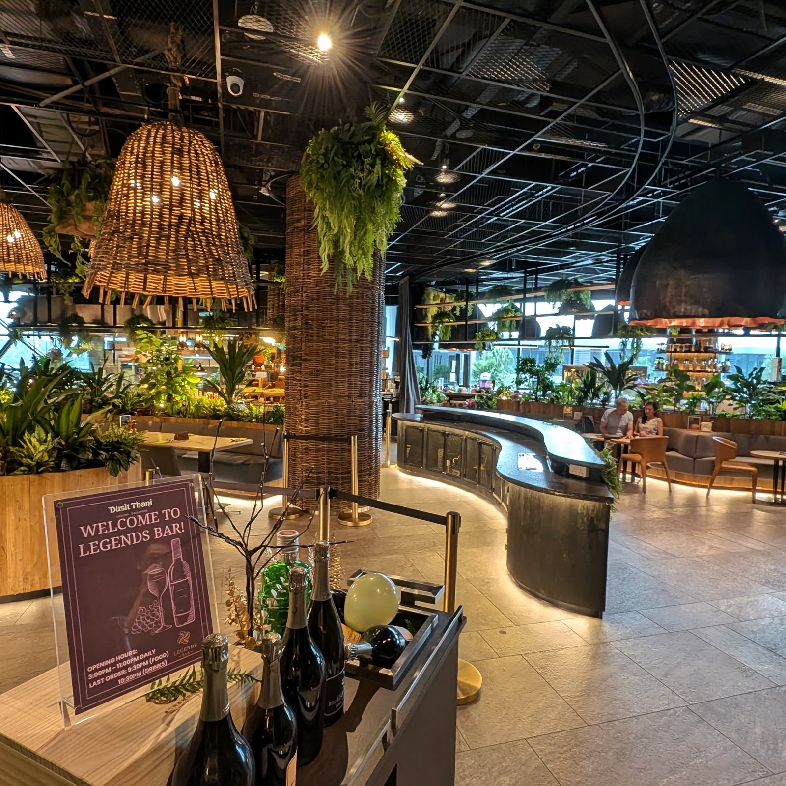 Dusit Thani Laguna Singapore — eat & drink