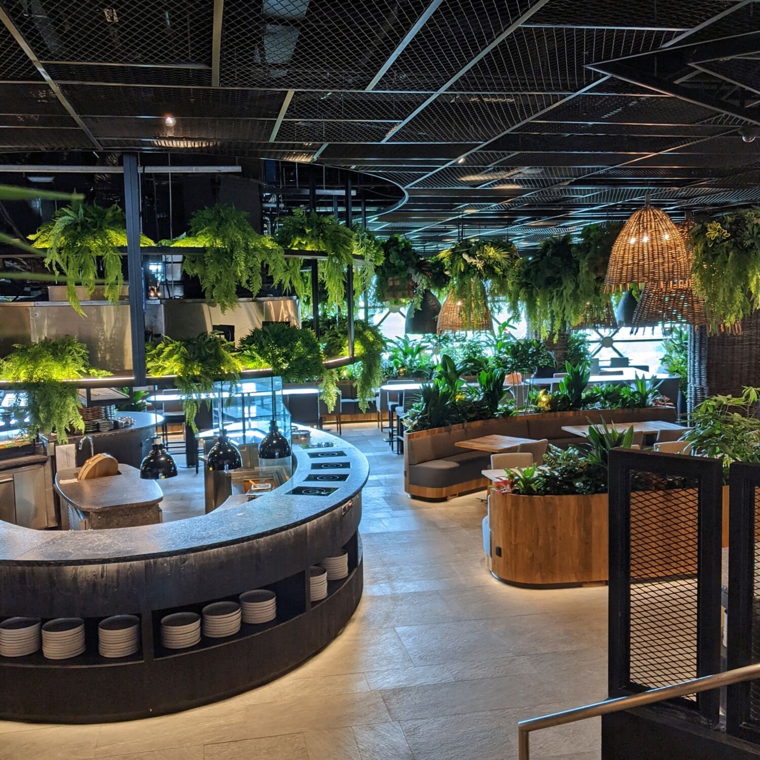 Dusit Thani Laguna Singapore — eat & drink
