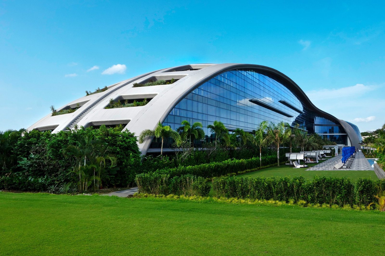 Dusit Thani Laguna Singapore — backstory