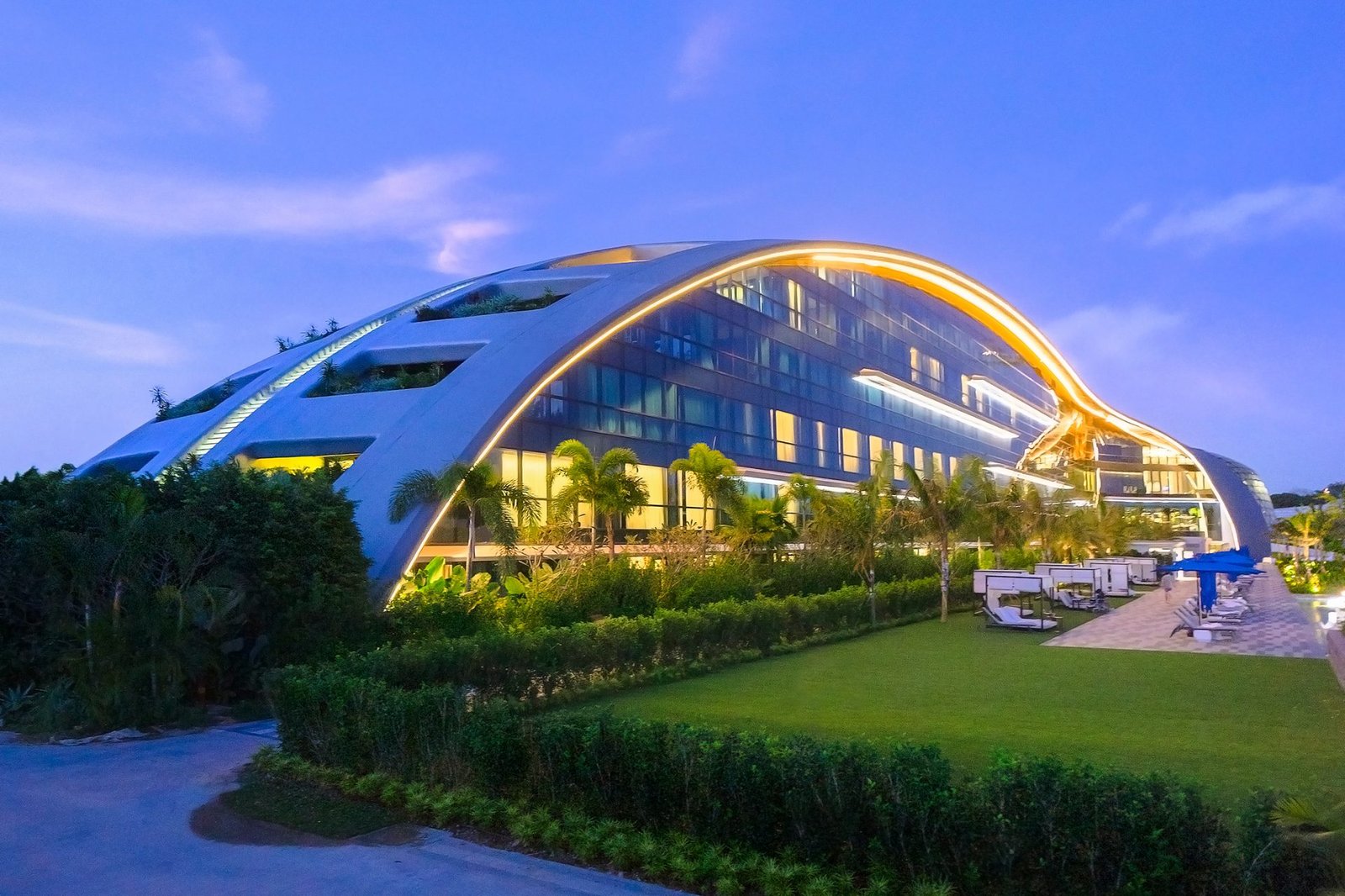Dusit Thani Laguna Singapore — backstory