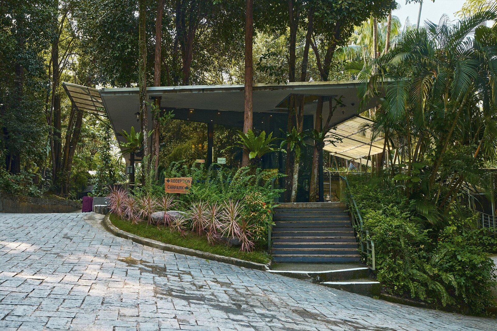 Siloso Beach Resort — vibe