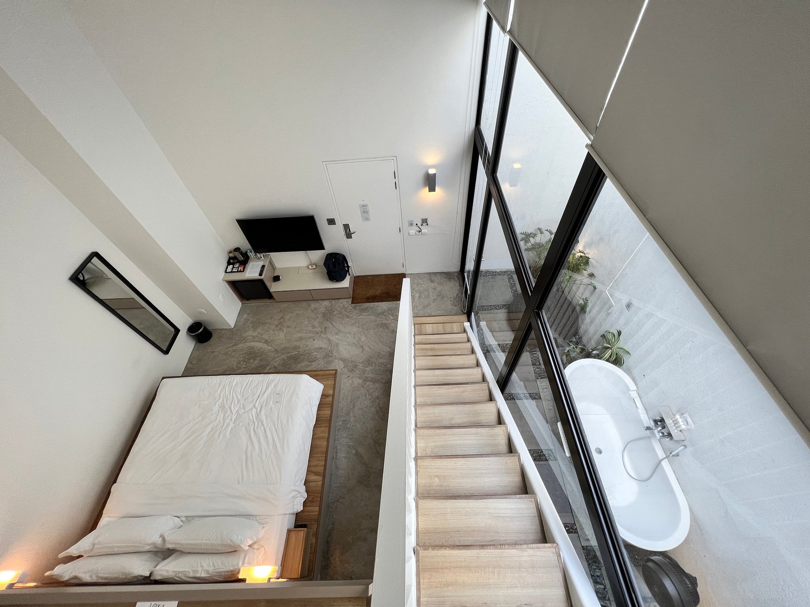 Lloyd's Inn — rooms