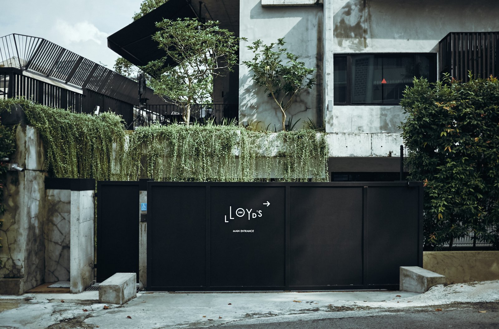 Lloyd's Inn — backstory