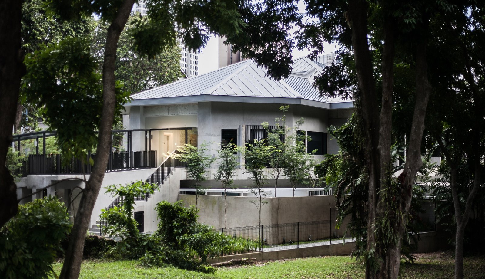 Lloyd's Inn — backstory