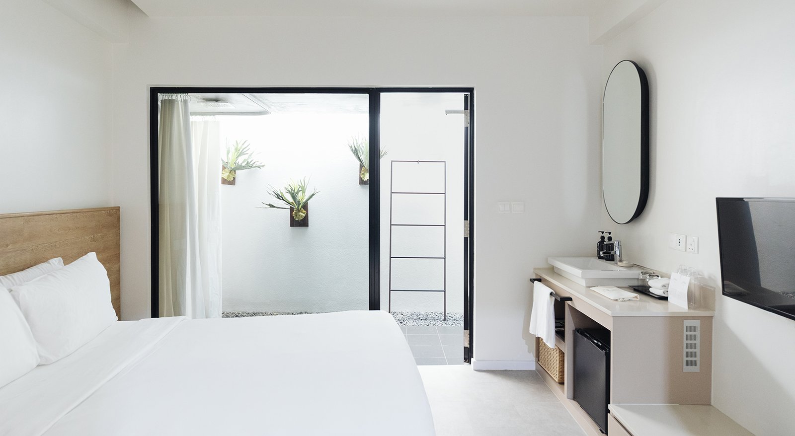 Lloyd's Inn — rooms