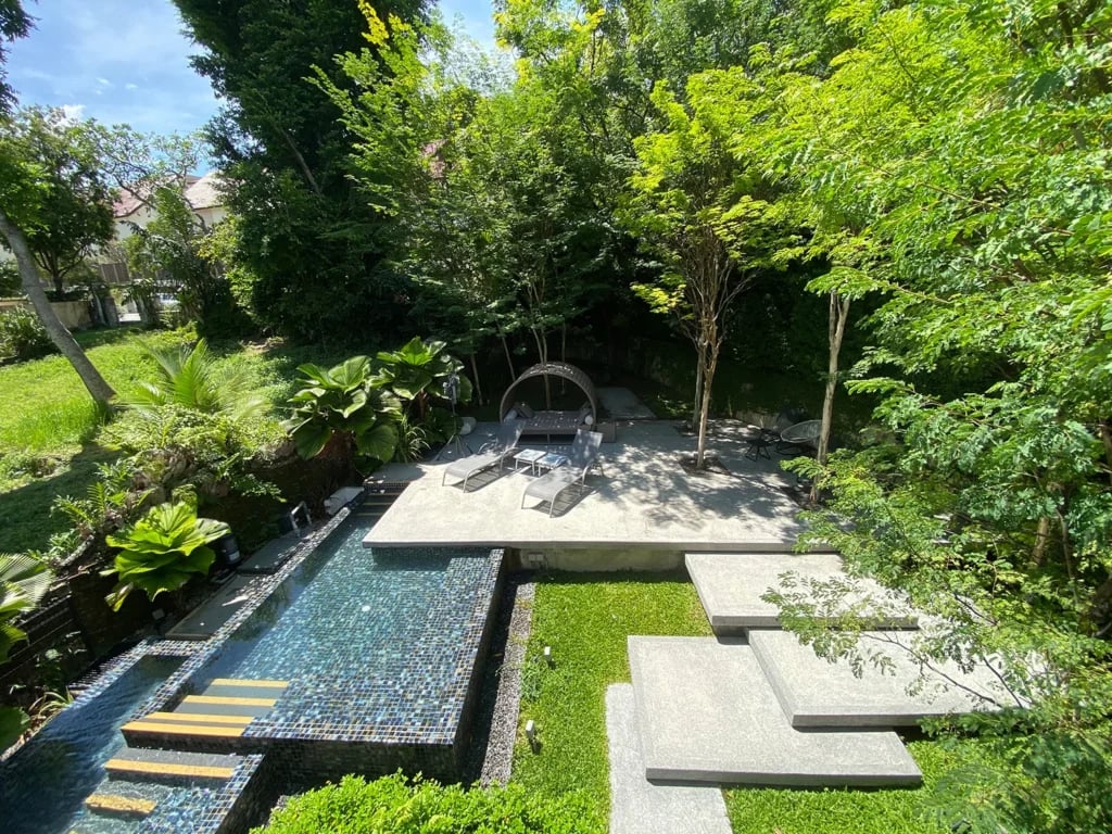 Lloyd's Inn, the pool