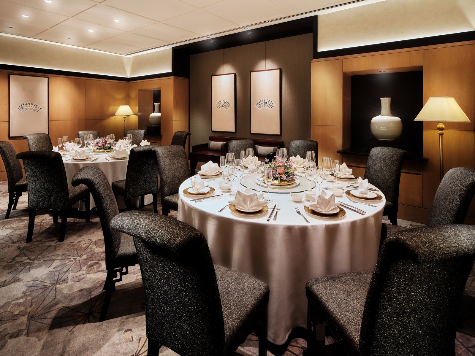 Singapore Marriott Tang Plaza Hotel, at the table