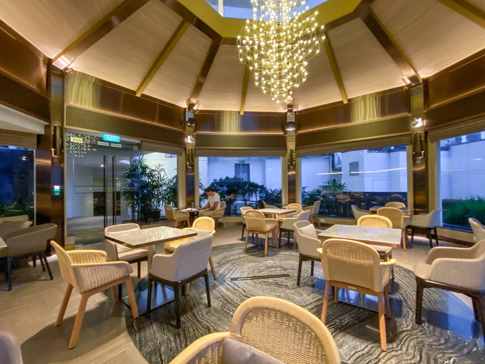 Singapore Marriott Tang Plaza Hotel — eat & drink