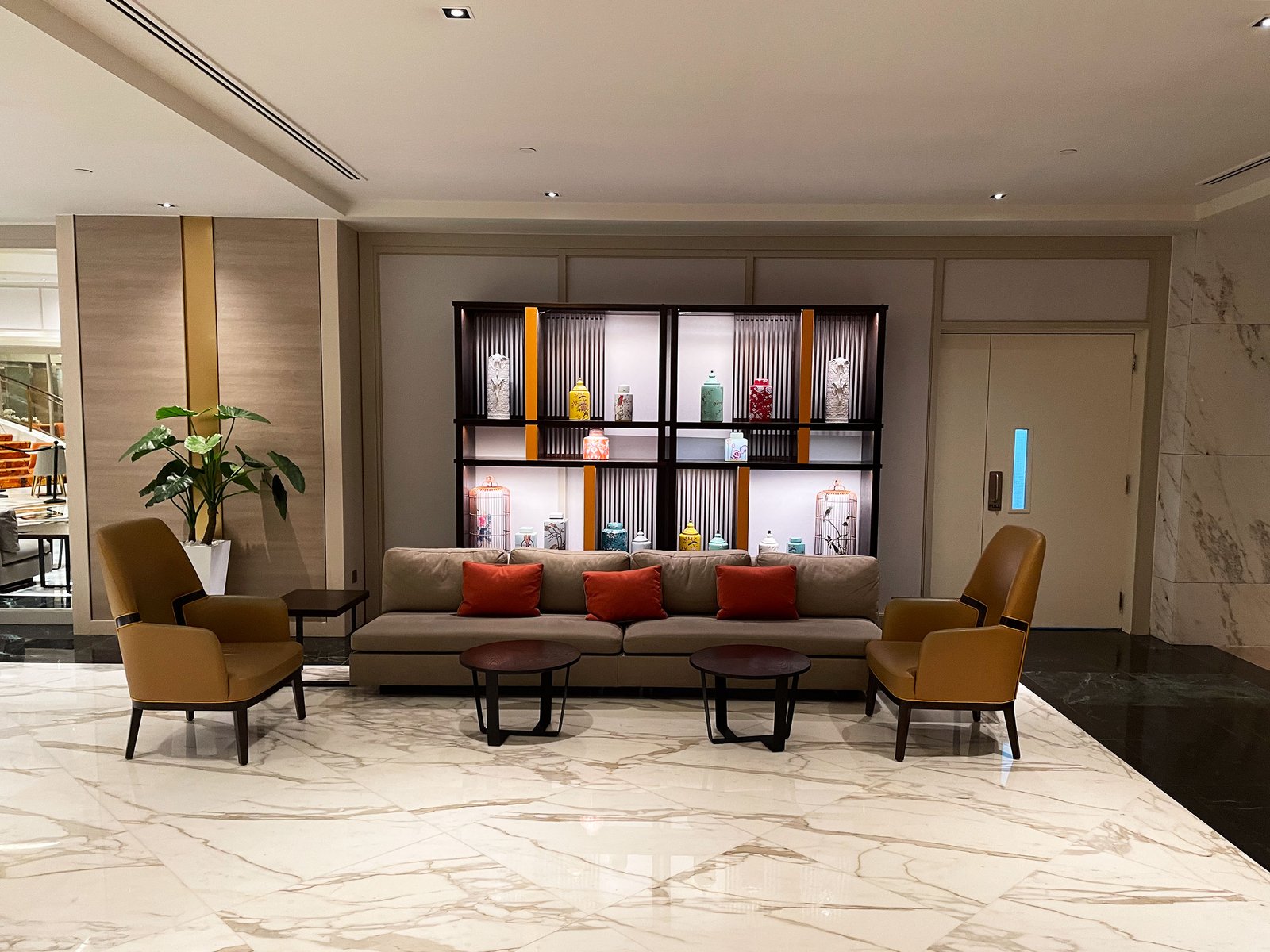Royal Plaza on Scotts Singapore — eat & drink