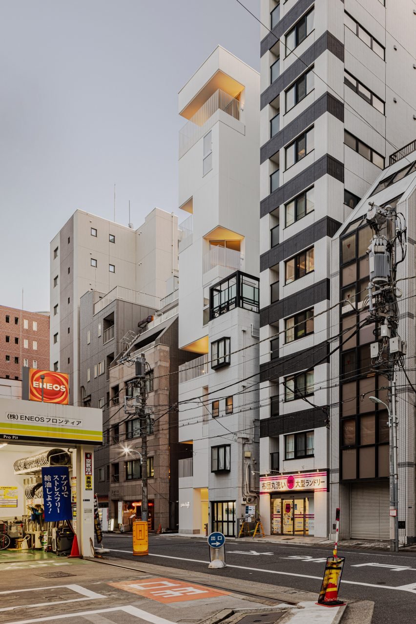 Hotel Rakuragu, backstory
