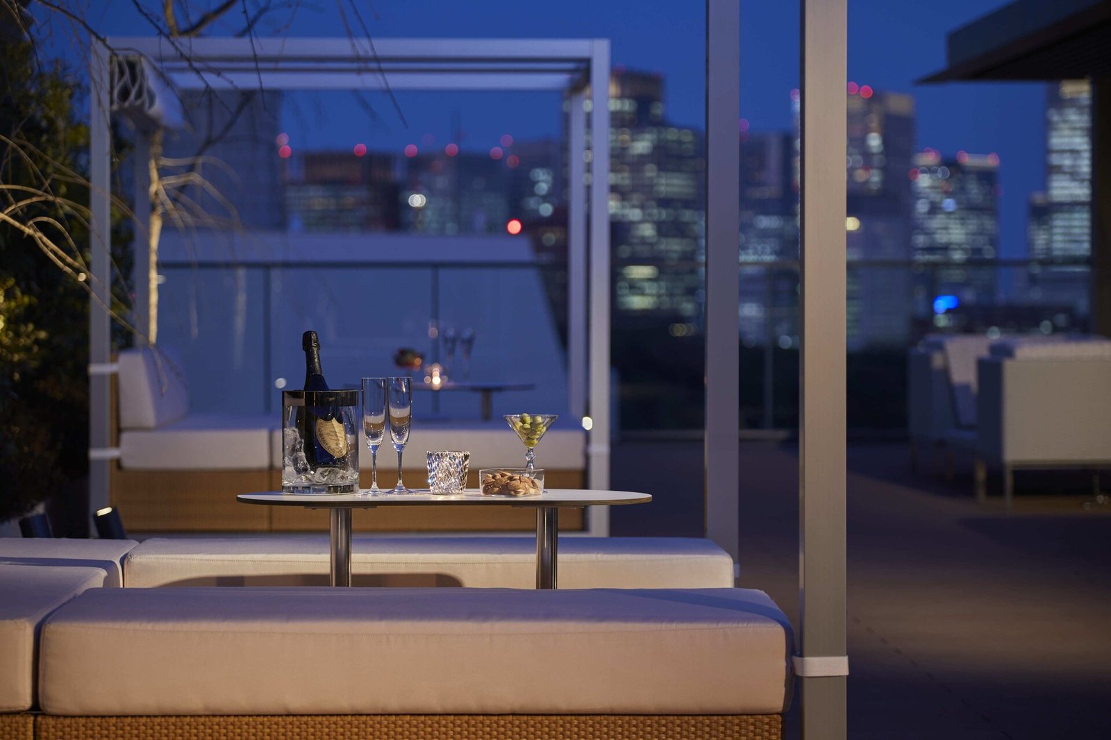 The Kitano Hotel Tokyo, kitano arms lounge