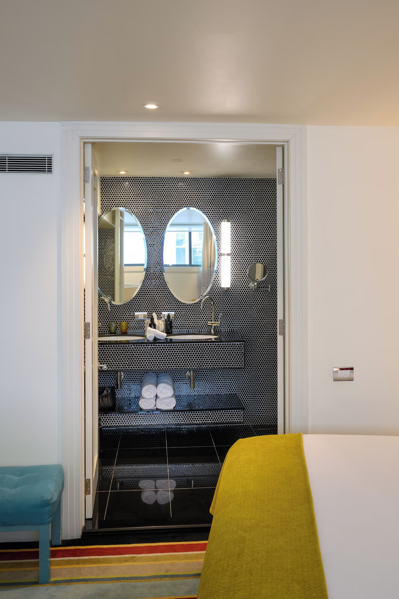 Hotel DeBrett — rooms
