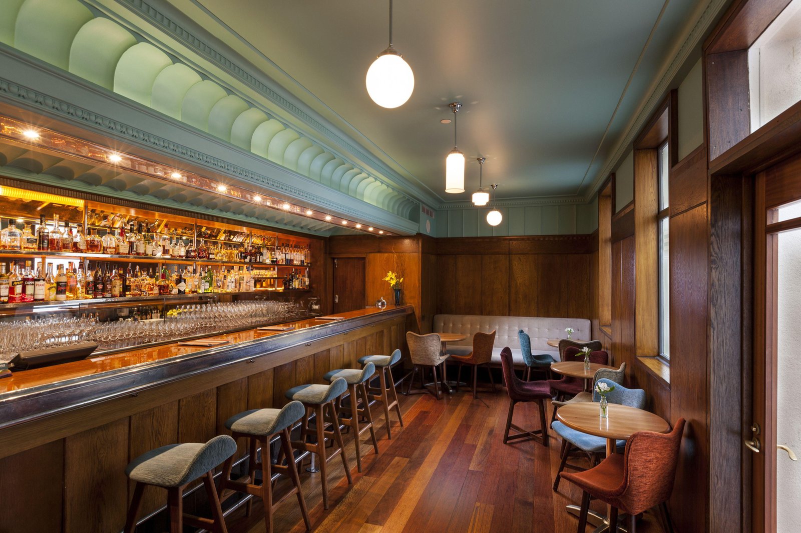 Hotel DeBrett, housebar