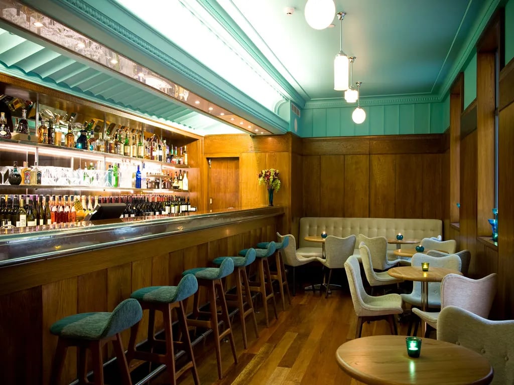 Hotel DeBrett, housebar