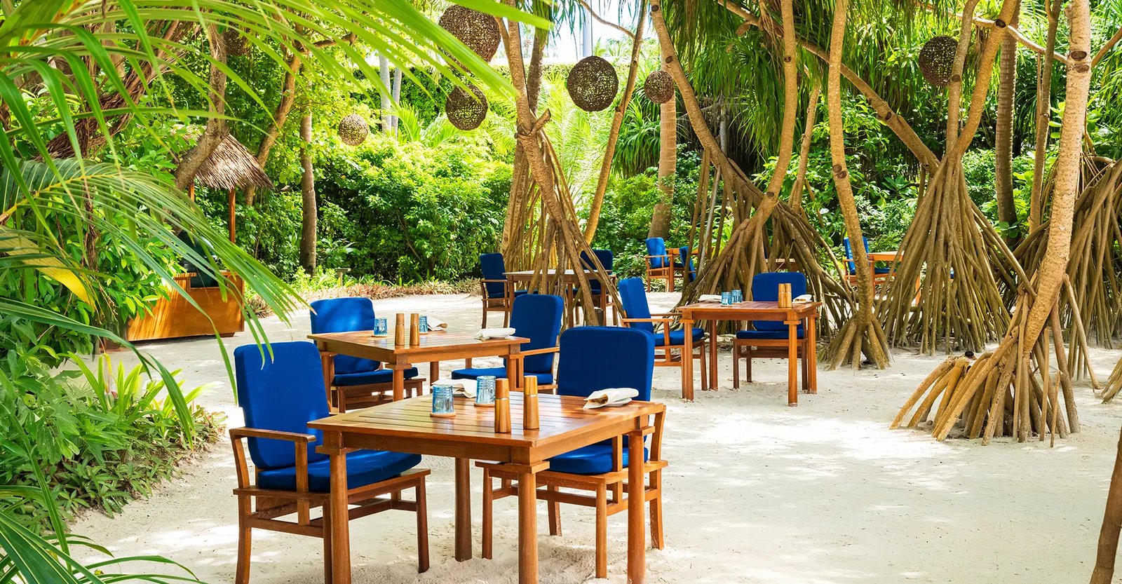 Milaidhoo Maldives, at the table