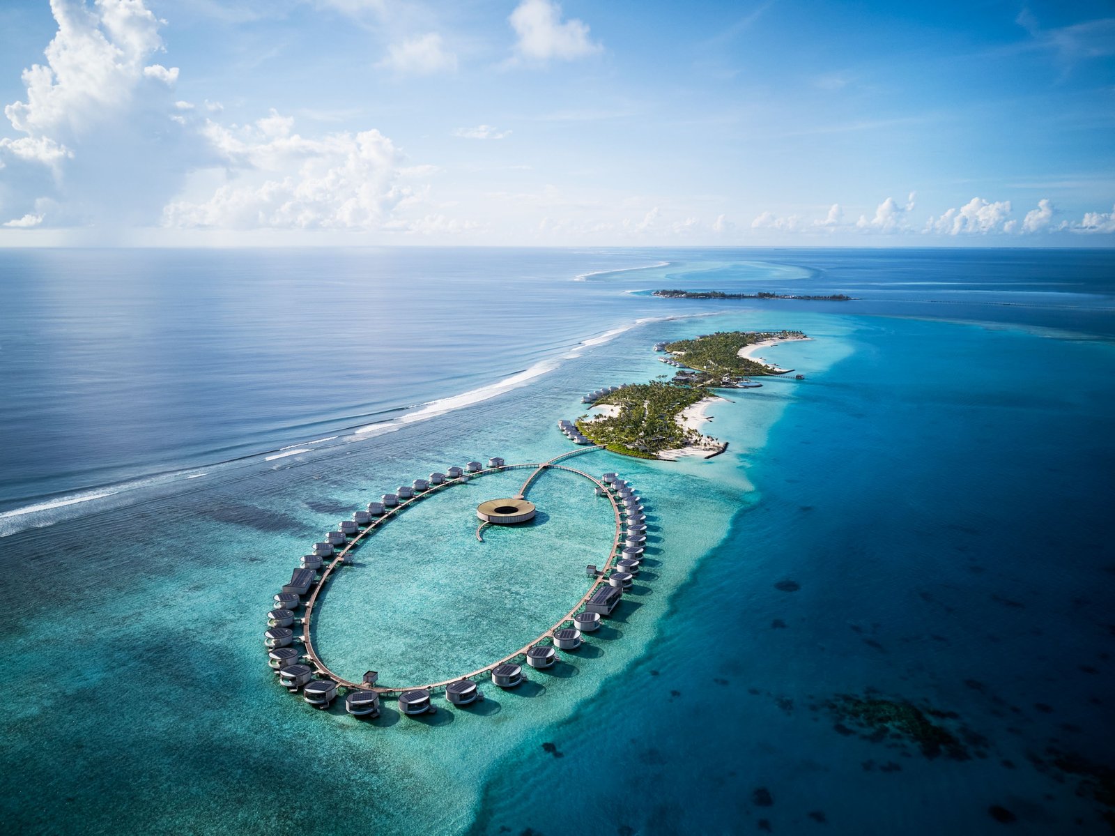 The Ritz-Carlton Maldives, Fari Islands, vibe