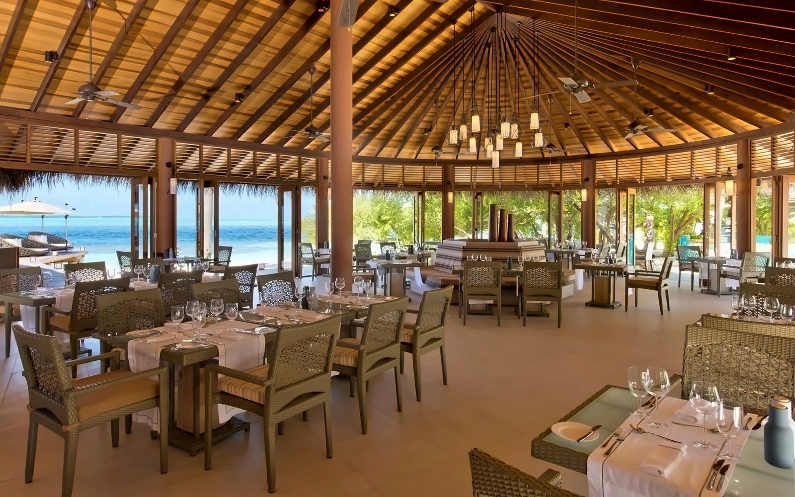 Hideaway Beach Resort and Spa, eat & drink