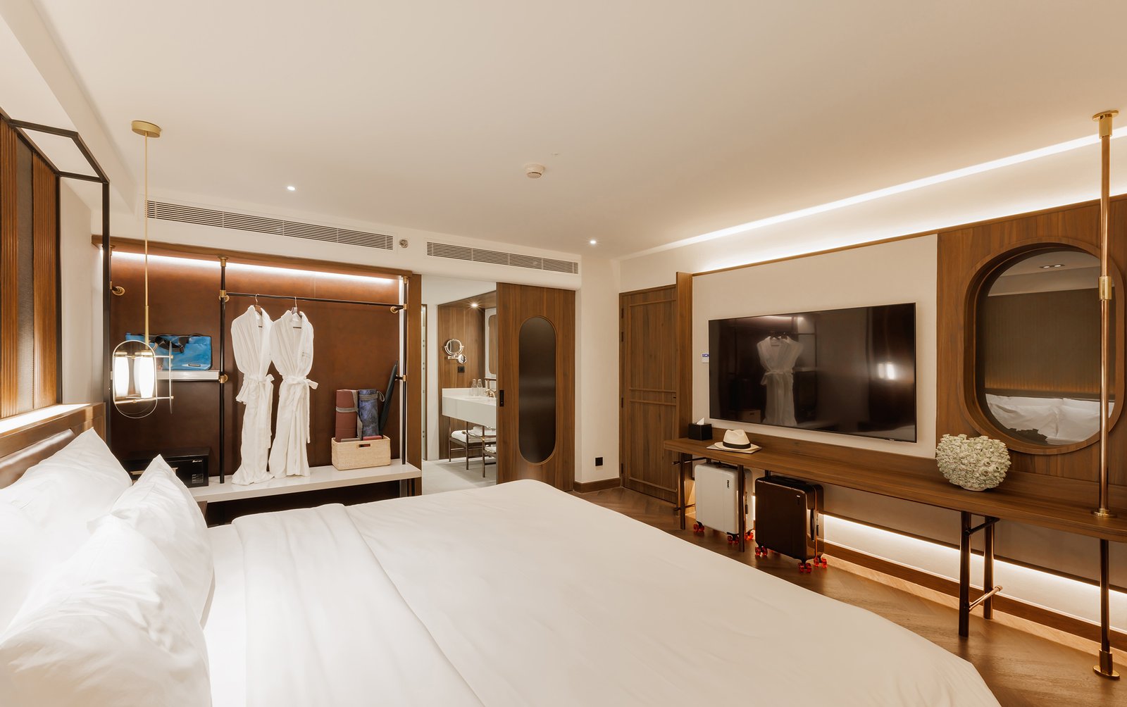 Public House Bangkok — rooms