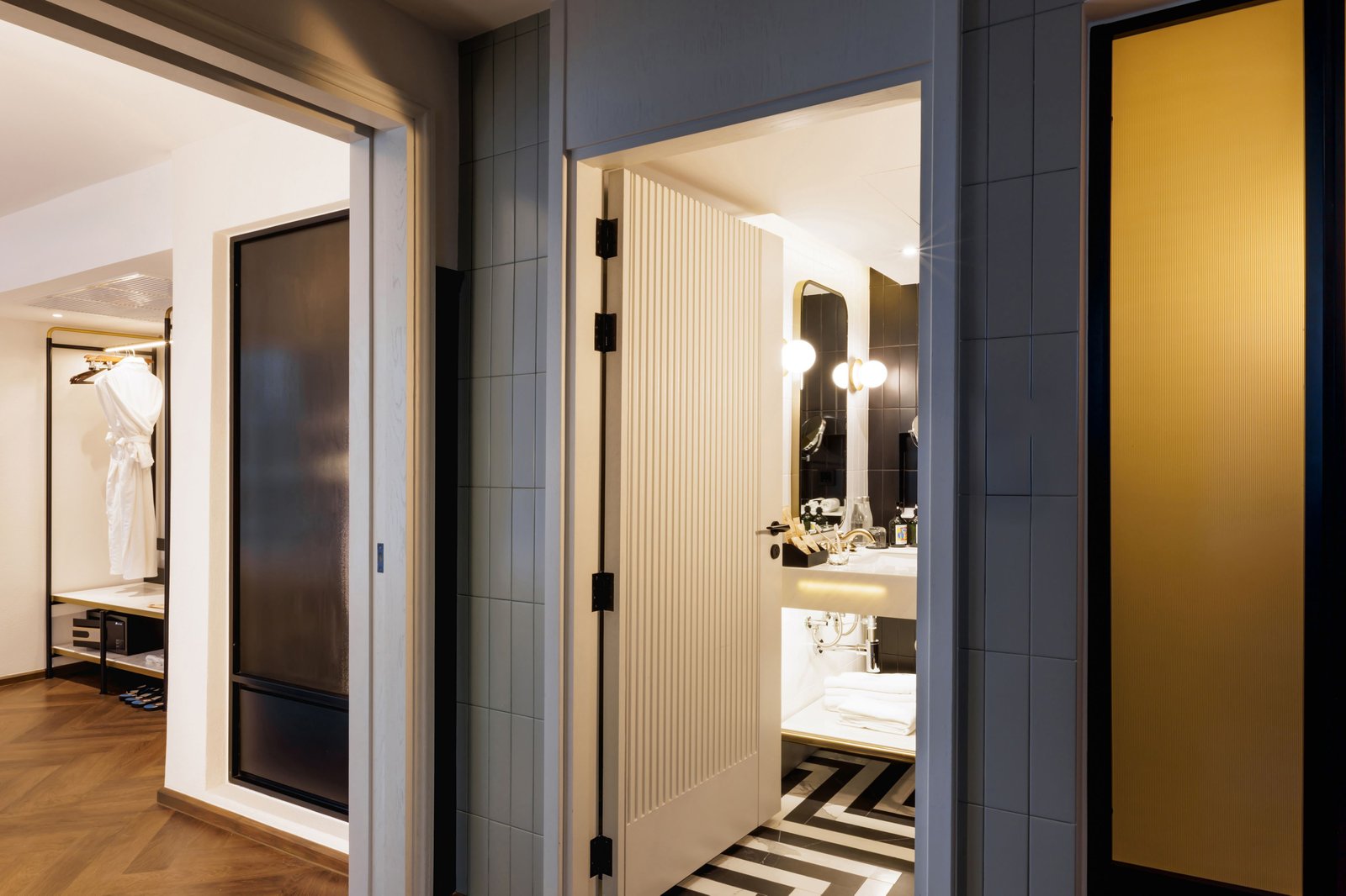 Public House Bangkok — rooms