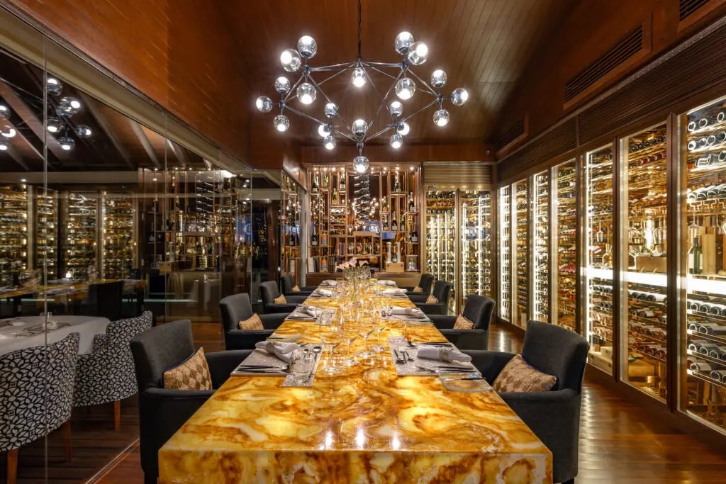 Ozen Reserve Bolifushi, eat & drink