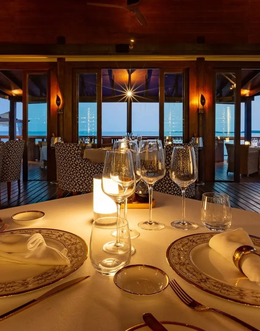 Ozen Reserve Bolifushi, eat & drink