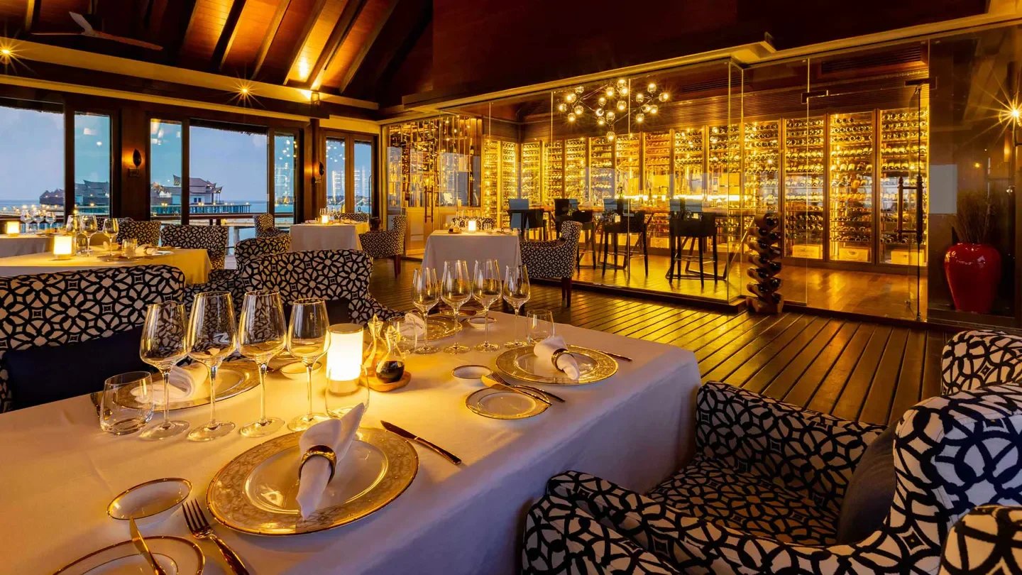 Ozen Reserve Bolifushi, eat & drink