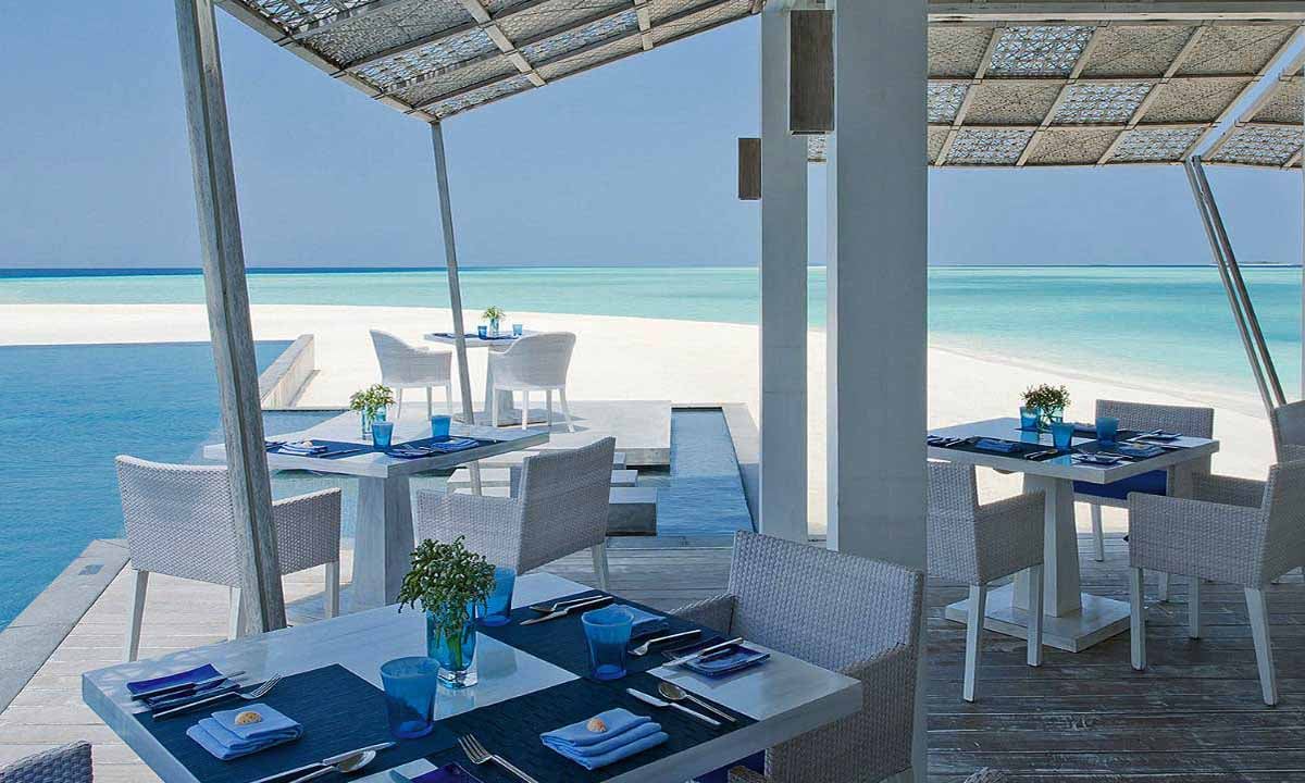 Four Seasons Resort Maldives at Landaa Giraavaru, blu beach club & restaurant