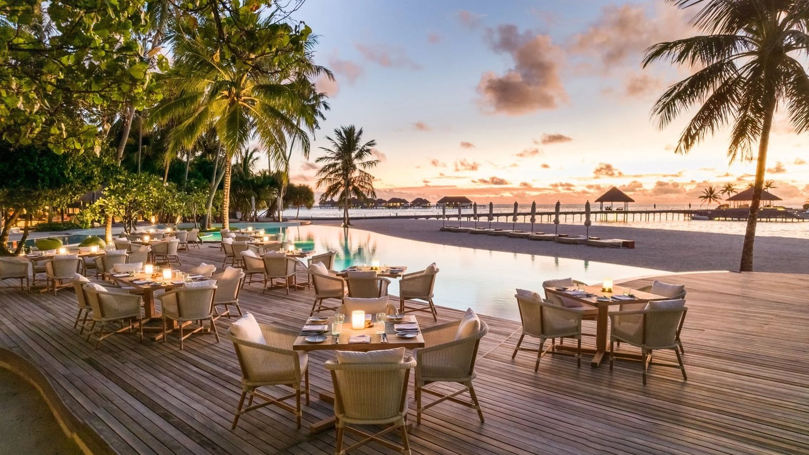 COMO Maalifushi, at the table