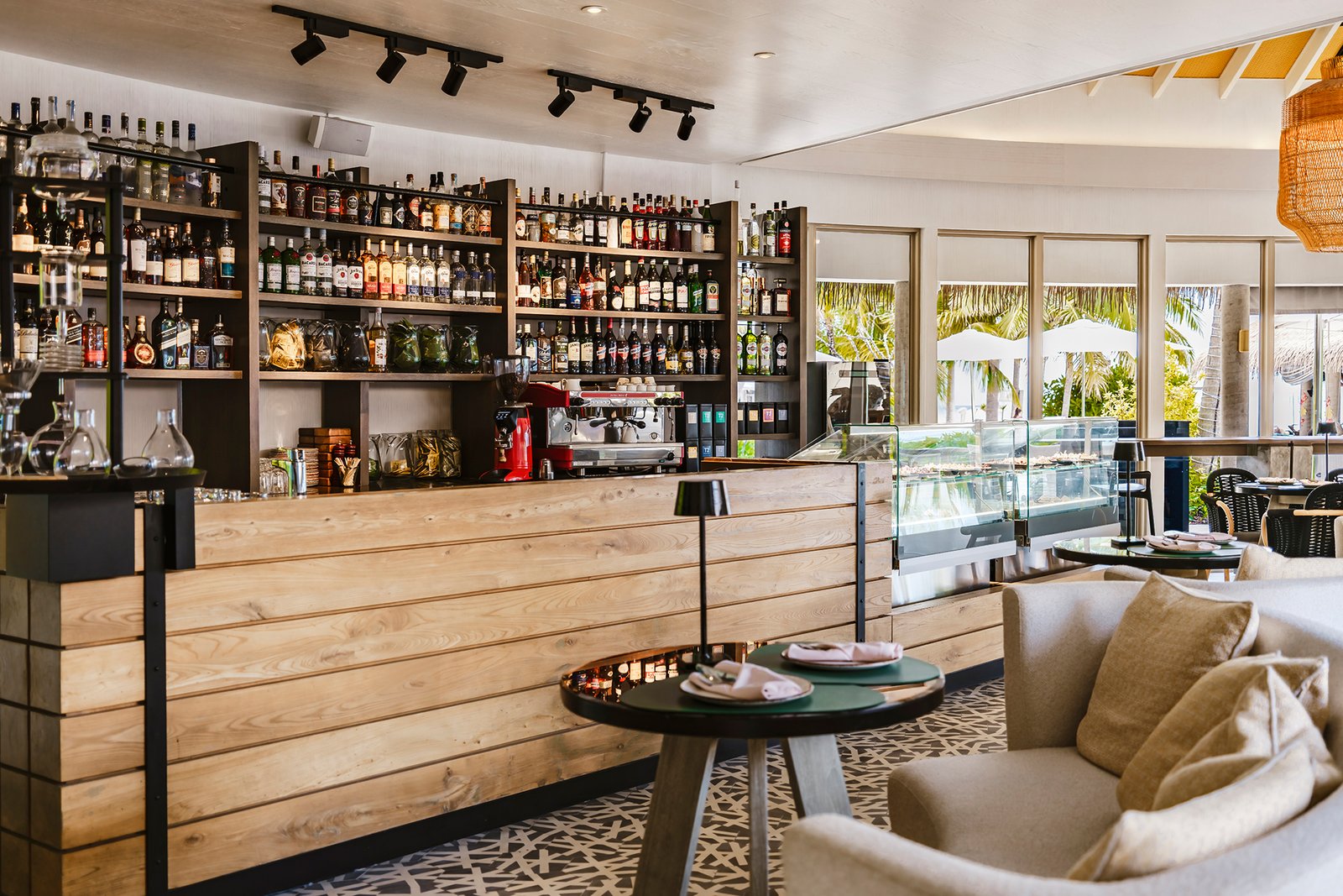 InterContinental Maldives Maamunagau Resort, eat & drink