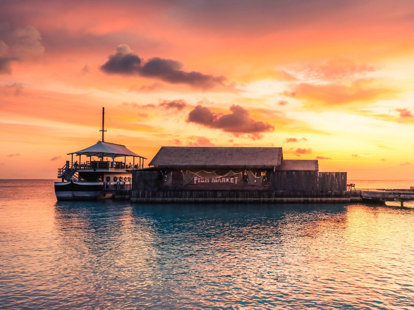 InterContinental Maldives Maamunagau Resort, eat & drink
