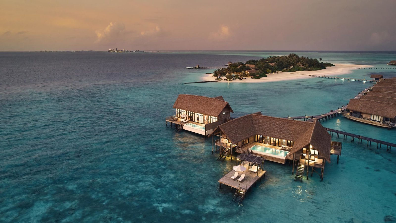COMO Cocoa Island, backstory