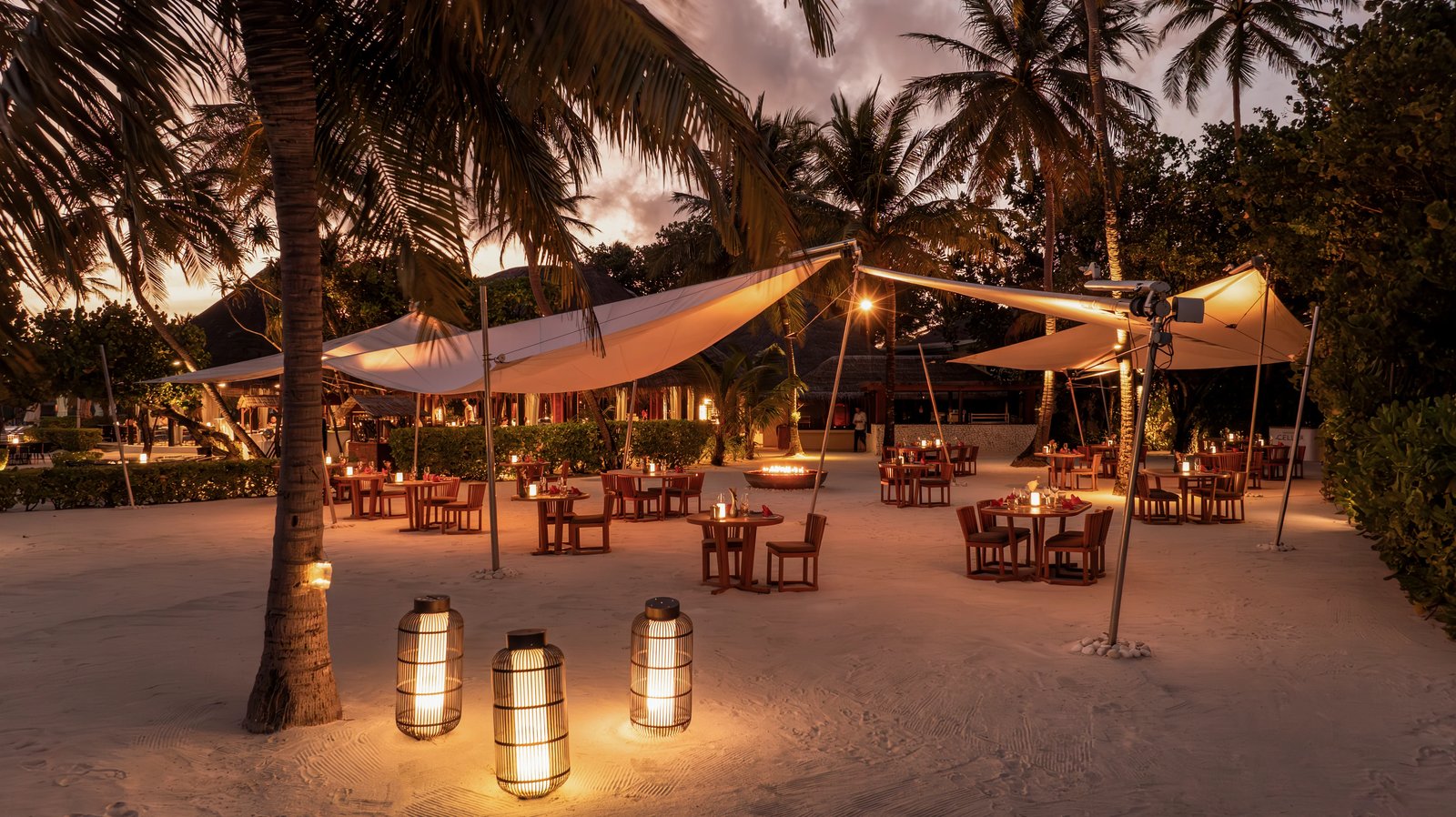 Constance Halaveli Maldives, eat & drink