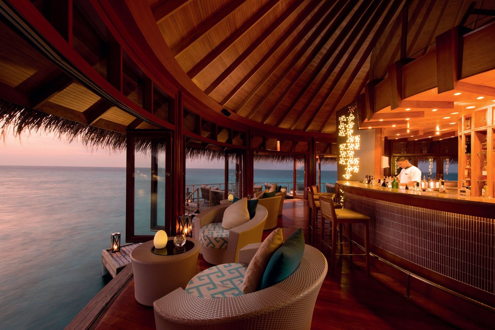Constance Halaveli Maldives, eat & drink