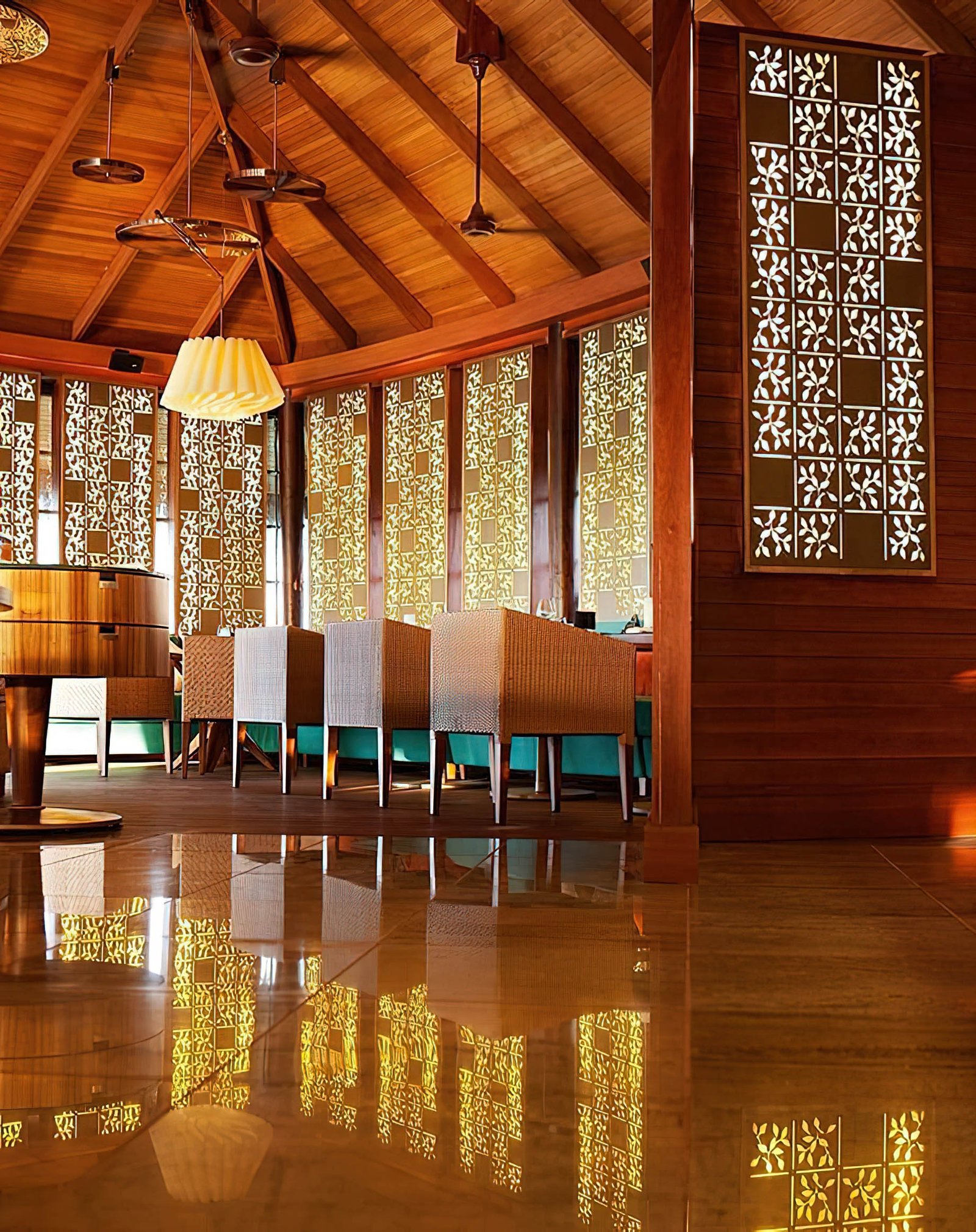 Constance Halaveli Maldives, eat & drink