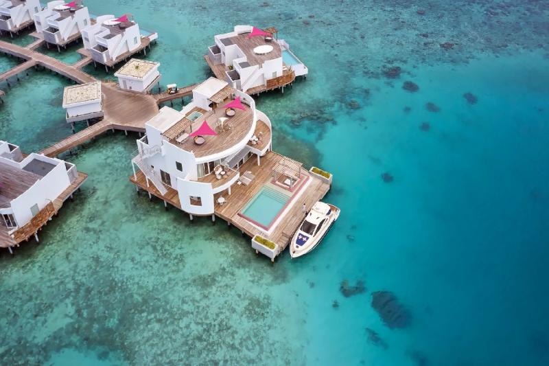 Jumeirah Olhahali Island, backstory