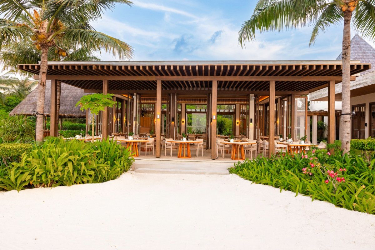 Kuda Villingili Resort Maldives, eat & drink