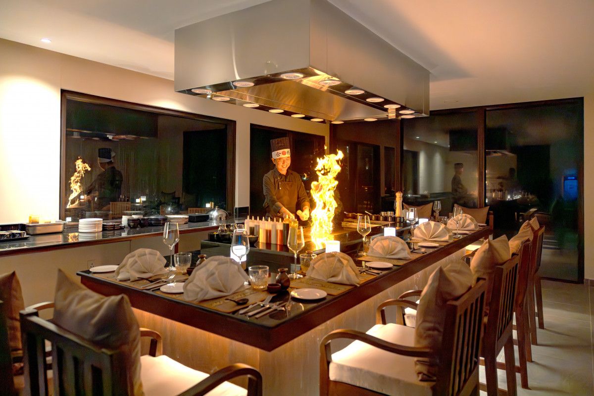 Kuda Villingili Resort Maldives, eat & drink