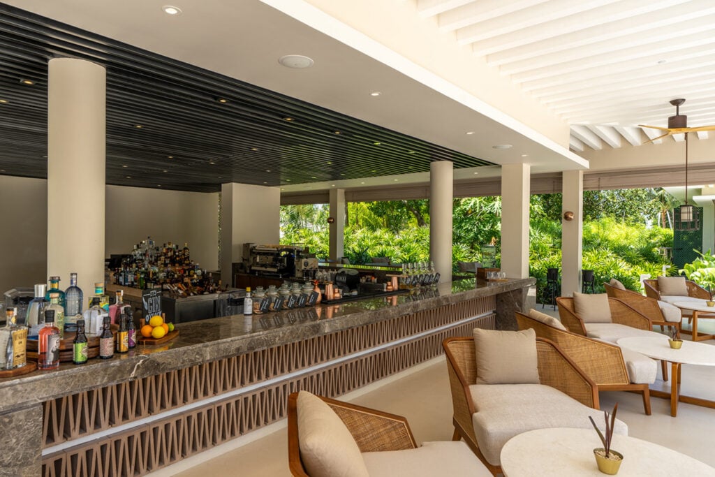 Kuda Villingili Resort Maldives, eat & drink