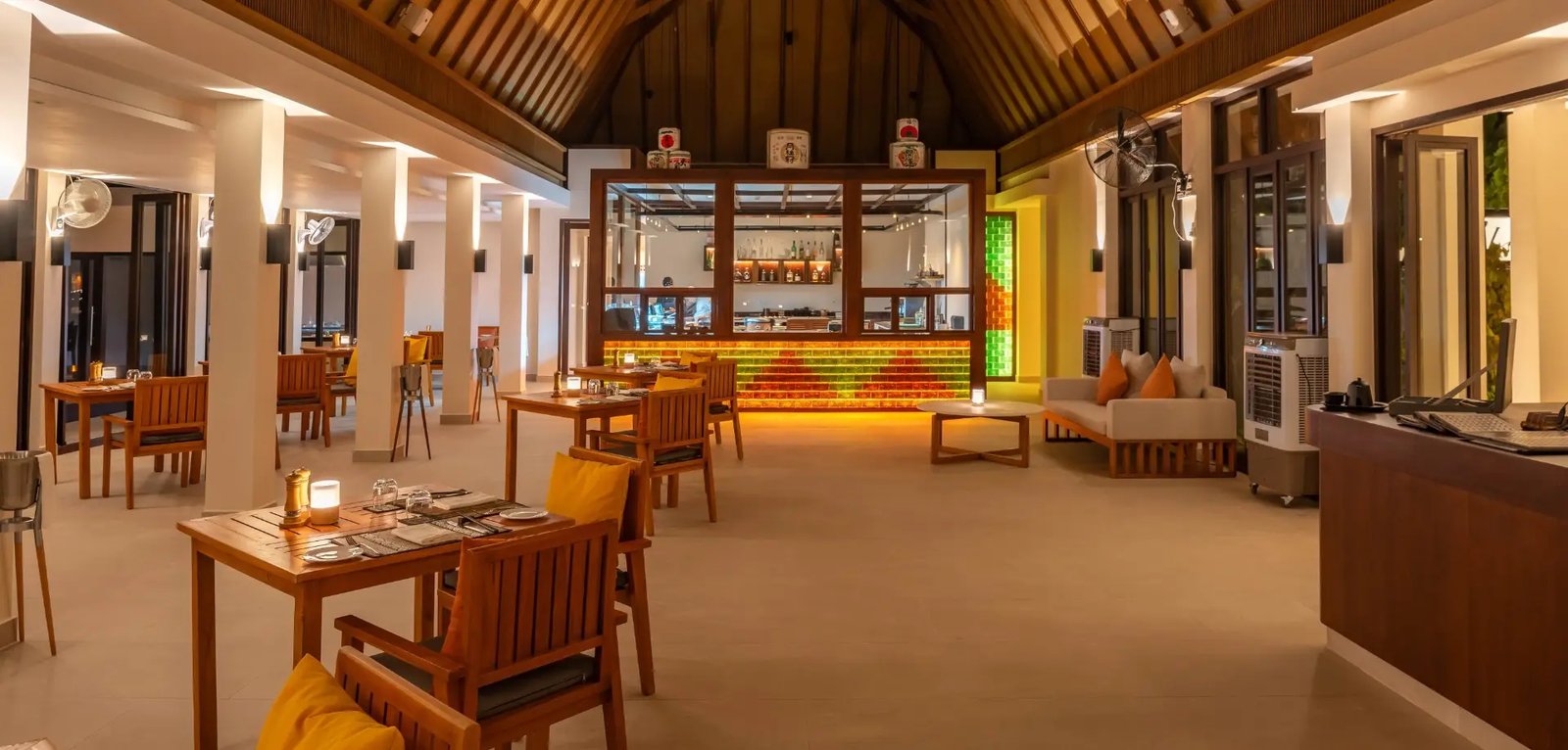 Kuda Villingili Resort Maldives, eat & drink