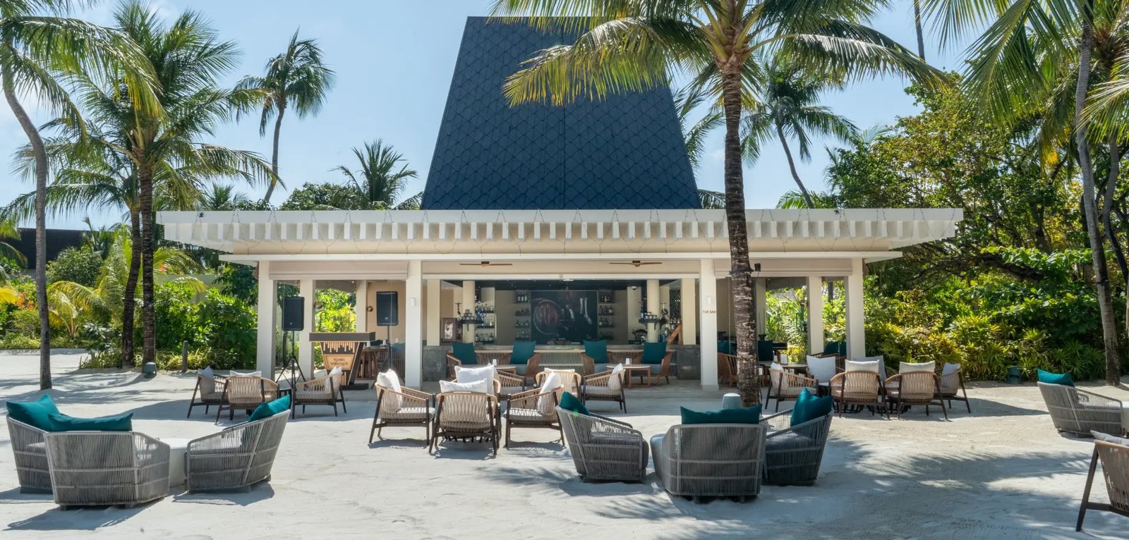 Kuda Villingili Resort Maldives, eat & drink