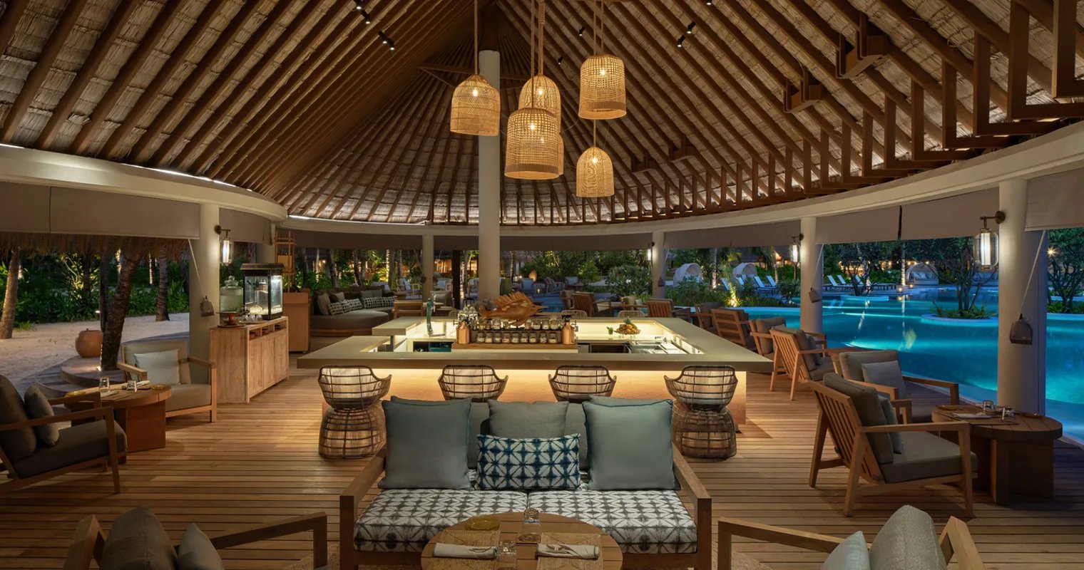 Six Senses Laamu, at the table