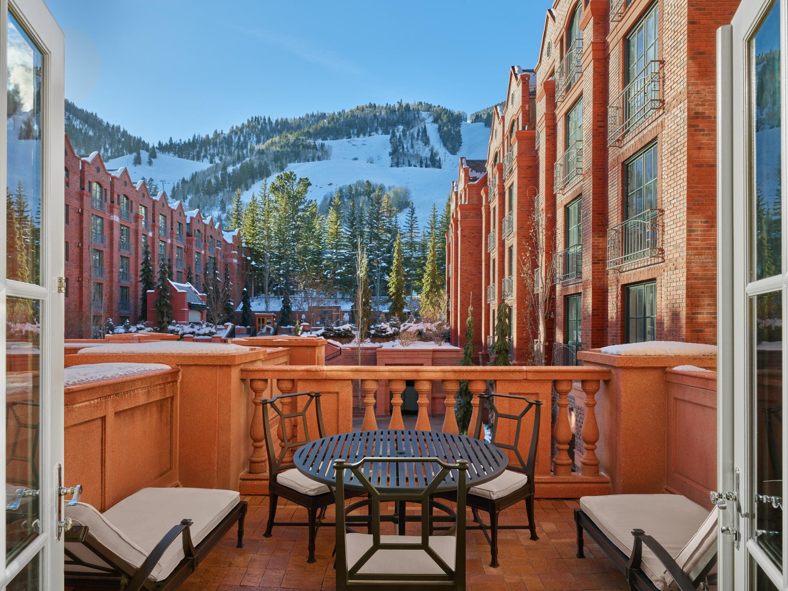 The St. Regis Aspen Resort, vibe