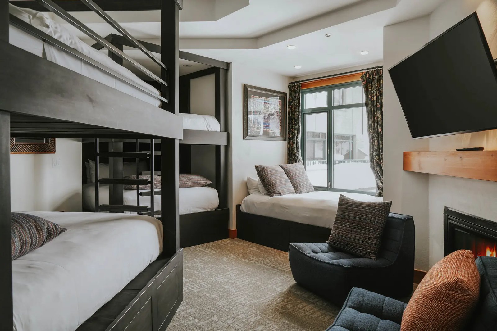 The Summit Hotel, rooms