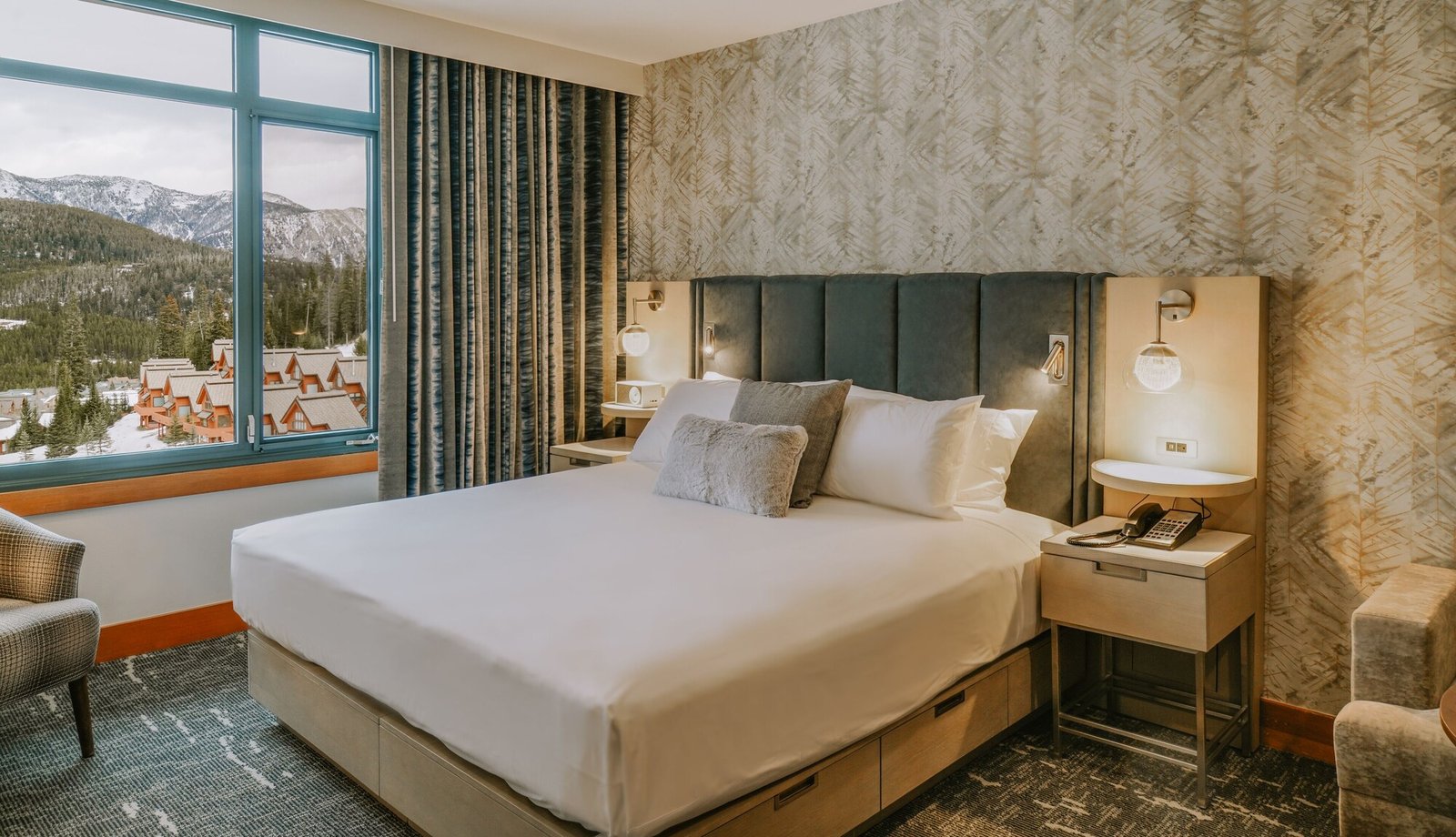 The Summit Hotel, rooms