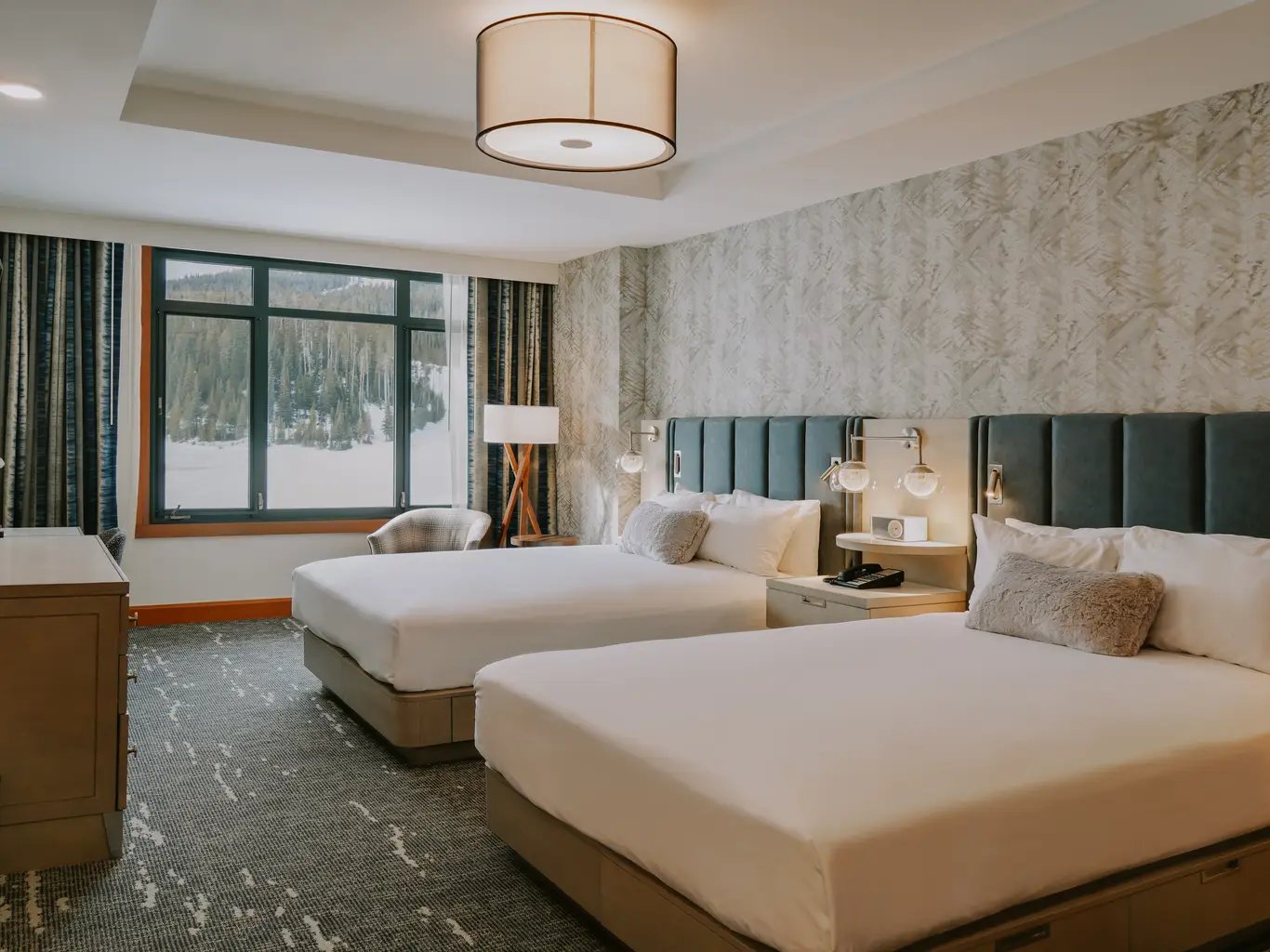 The Summit Hotel, rooms