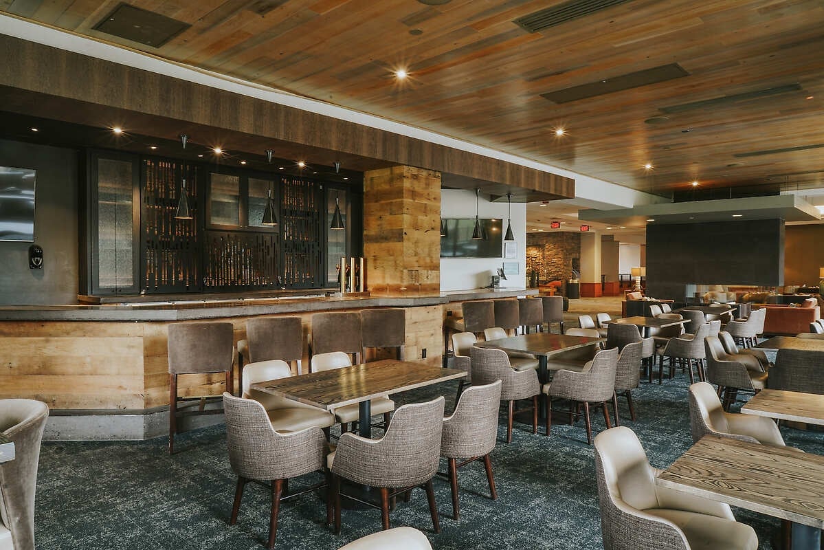 The Summit Hotel, eat & drink